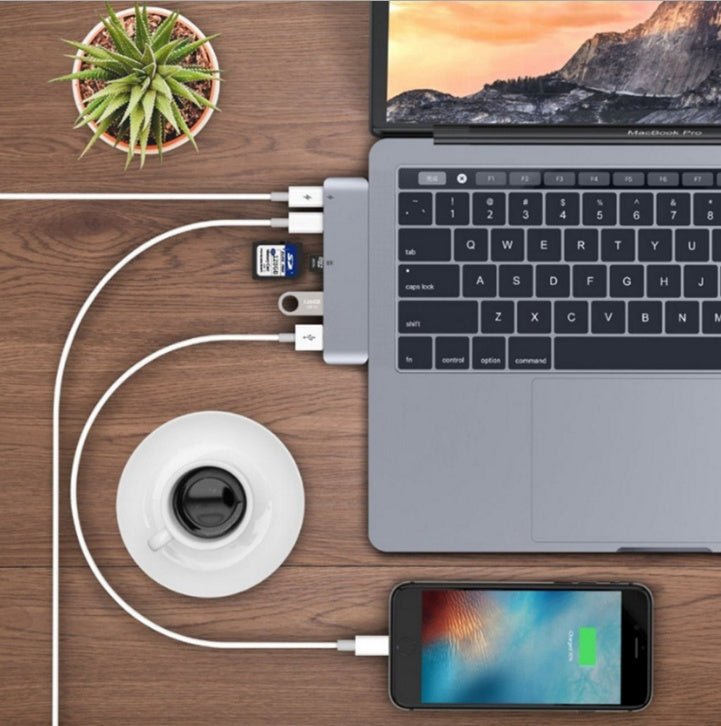 USB-C Hub With SD Card Reader - YOUR DailyNeeds